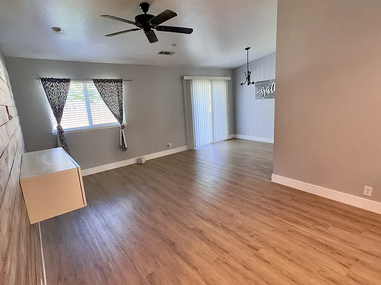 1071 English Ave — Photo 4