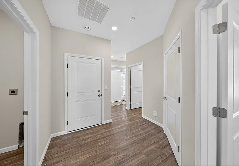 1805 Lynx Pl SE — Photo 1