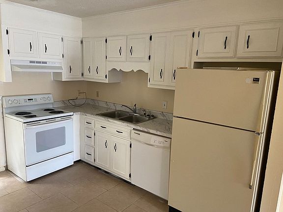 2nd image of 140 Lanier Dr #155