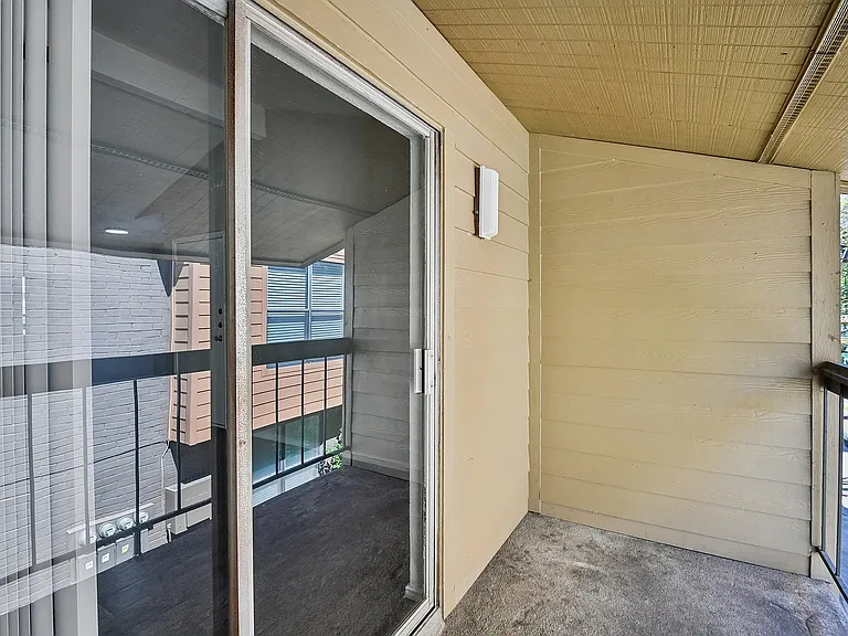 33-web-or-mls-Briar Forest Dr-S1303-033