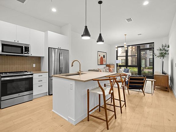 5th image of 800 Embassy Dr APT 124