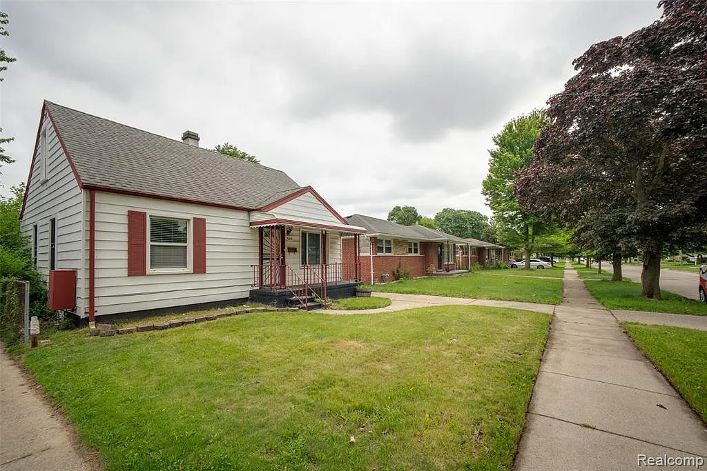 4 bed, 1.0 bath, 906 sqft, $1,500 — Photo 4