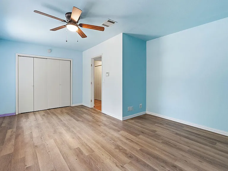 1127 Denfield St — Photo 11