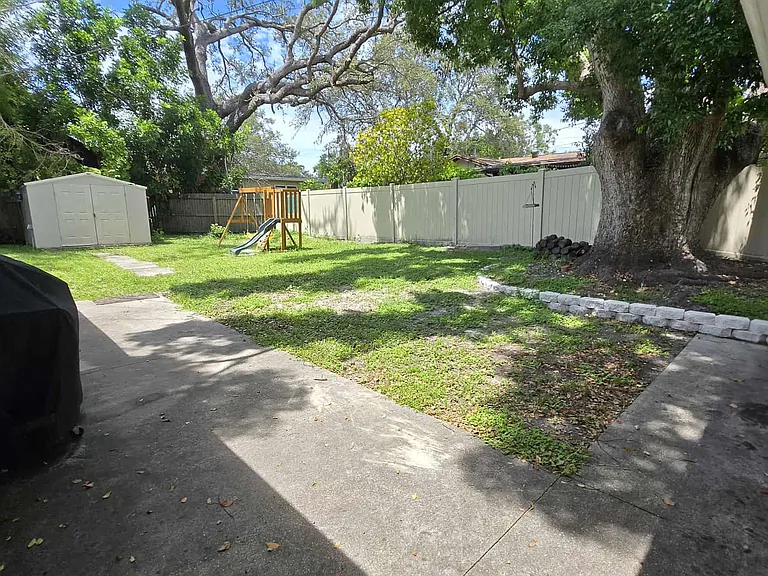 1610 Valencia St — Photo 17