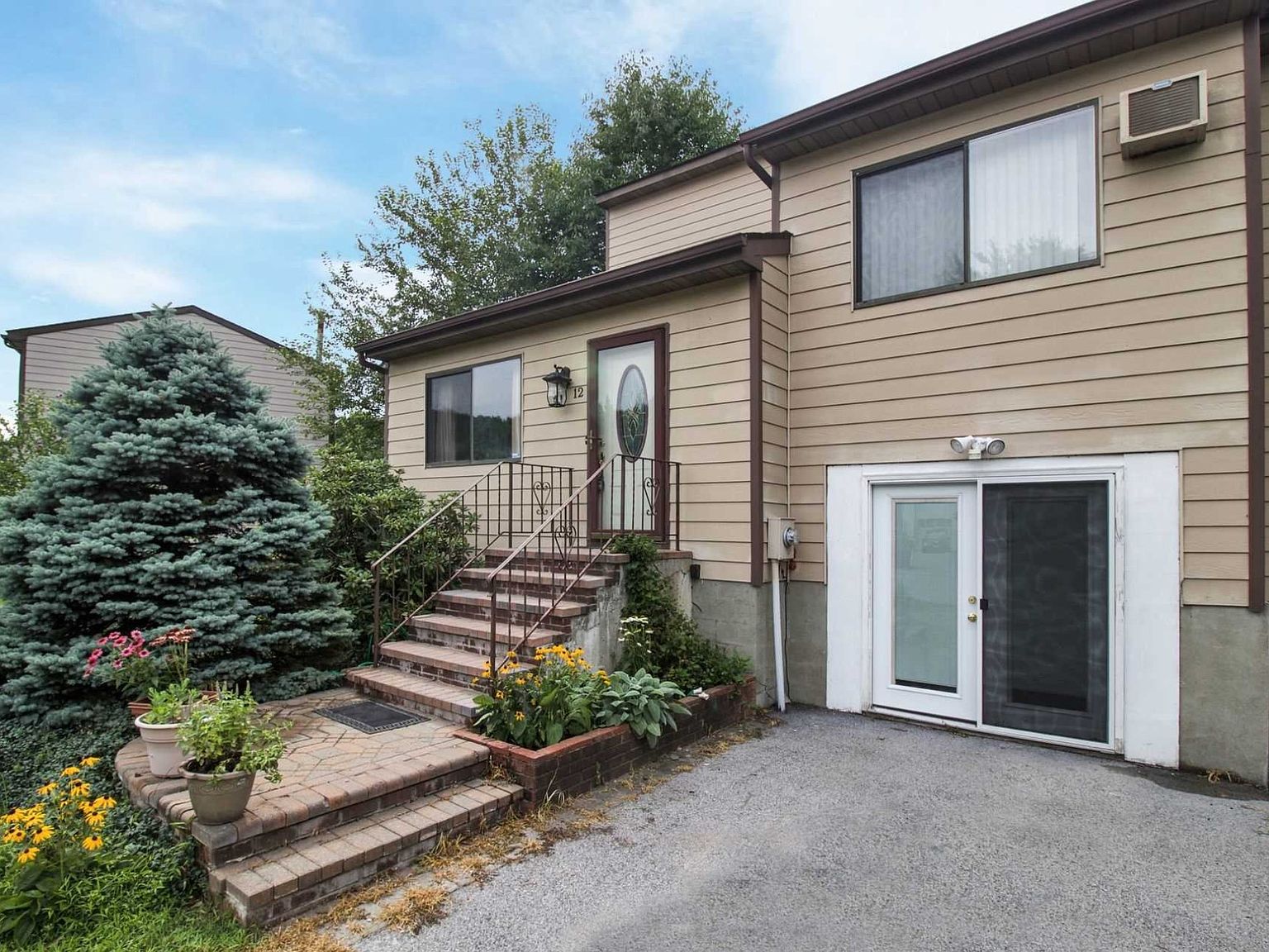 12 Hamlet Ct, Wappingers Falls, NY 12590 Zillow