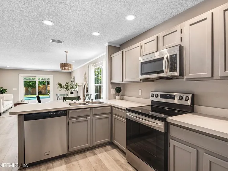 12381 Apple Leaf Dr — Photo 12