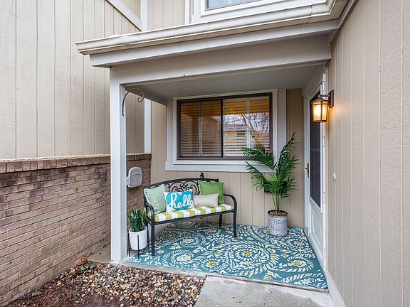 2nd image of 902 Williamsburg Ct #1