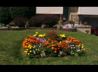 1142 Leslie Ln, Girard, OH 44420