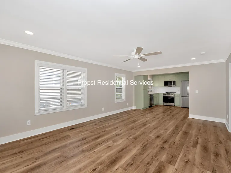 1616 McCullough Ave NE — Photo 10
