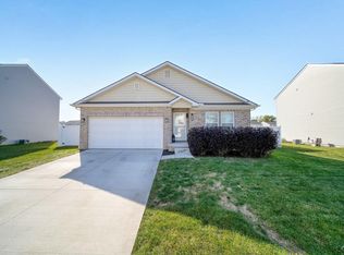 8763 E Park Ridge Cir, Newport, MI 48166