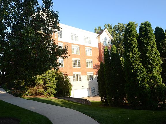 Rear exterior corner unit facing parkland only.