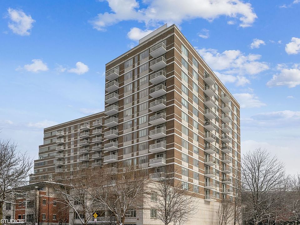 1st image of 1515 S Prairie Ave Unit 701