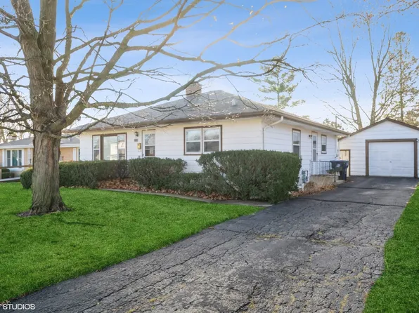 2233 9th Pkwy, Waukegan, IL 60085