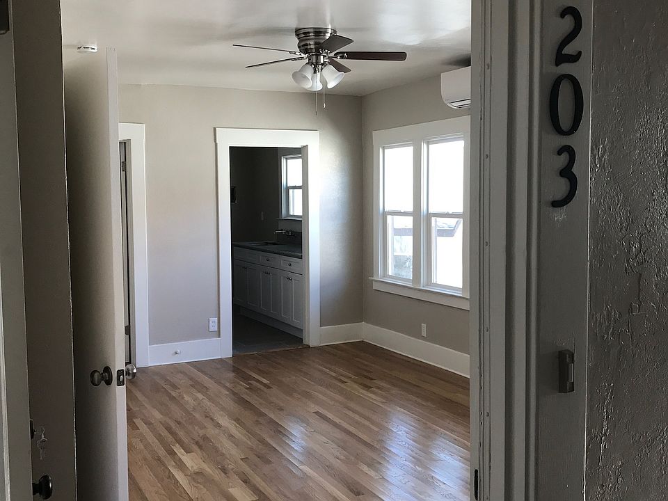 1st image of 907 N Van Ness Ave