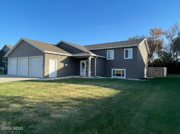 1360 Cherry Dr, Watertown, SD 57201