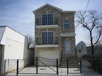 3rd image of 180 Seymour Ave