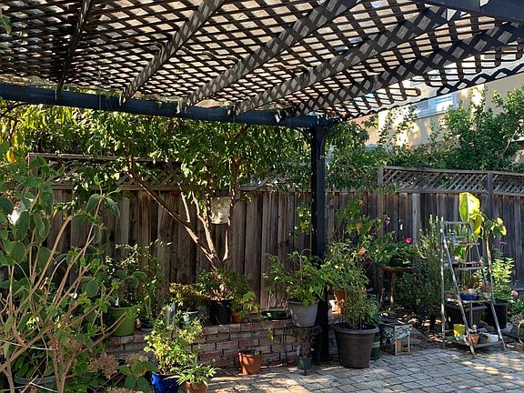 2nd image of 755 Sutter Ave #755