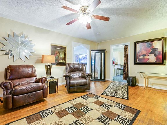 4th image of 1105 Clairmont St