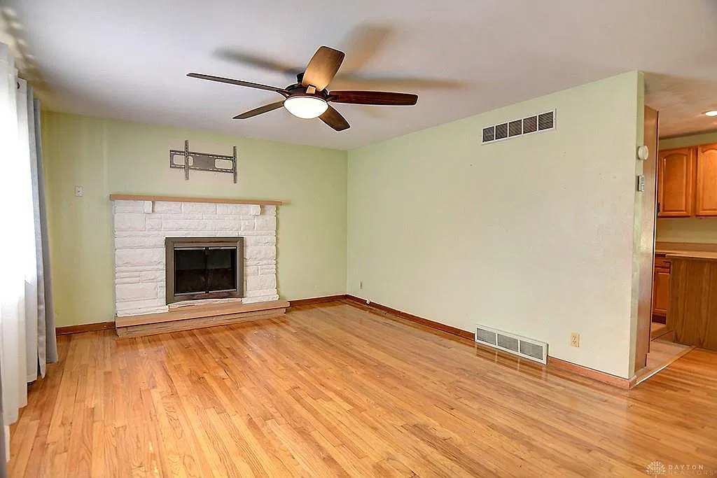 3 bed, 2.0 bath, 1200 sqft, $1,695 — Photo 4