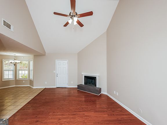 3rd image of 706 Squirrels Nest Ct