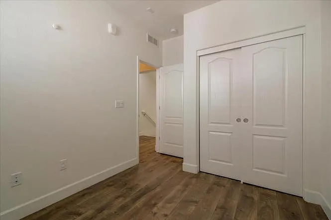 369 Reading Pl — Photo 9
