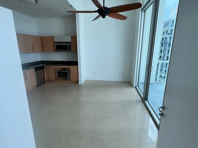300 S Biscayne Blvd #4003 — Photo 23