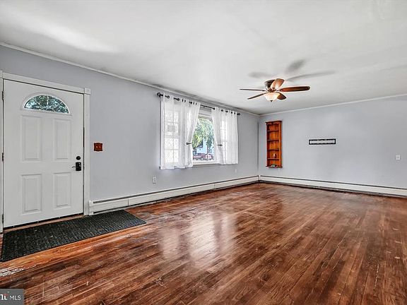 4th image of 1015 E Main St