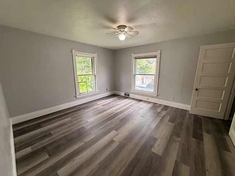 3915 Lockwood Ave — Photo 3