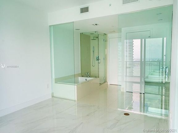 5th image of 650 NE 32nd St Unit 3804