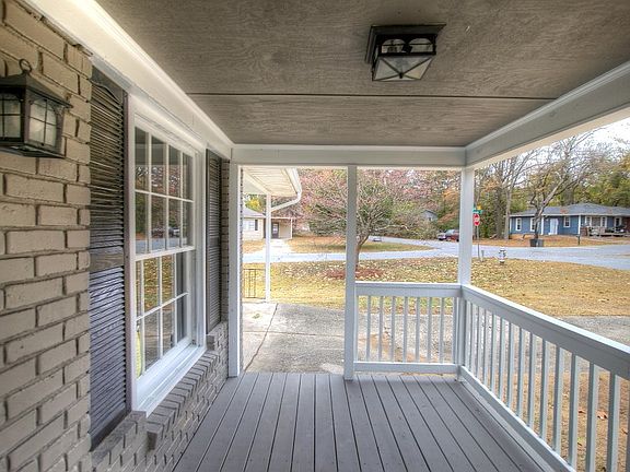 5th image of 702 Bothwell Pl