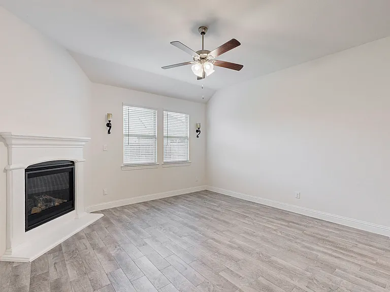 10925 Klondike Ln — Photo 6