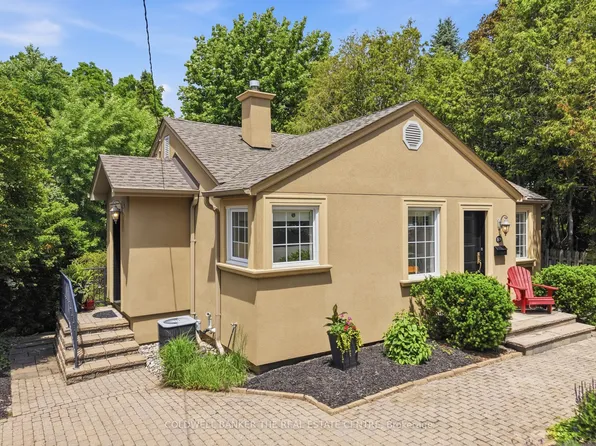 519 College St, Newmarket, ON L3Y 1C7