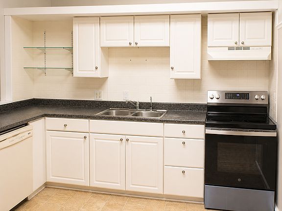 5th image of 621 W Market St #1