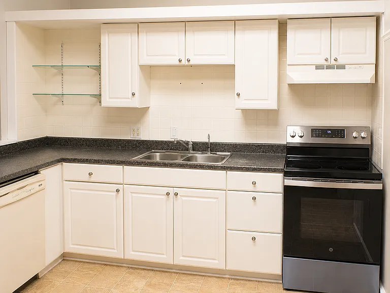 621 W Market St #1 — Photo 5