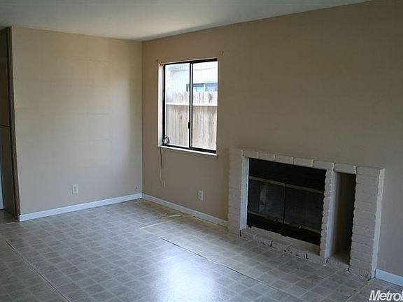 3rd image of 36 Lacam Cir