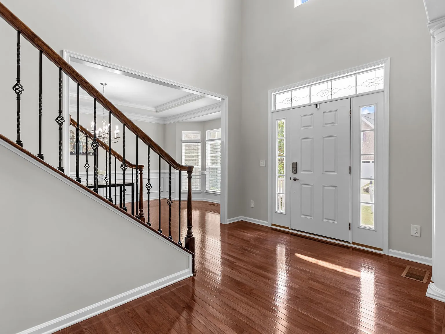 5 bed, 3.5 bath, 4152 sqft, $4,200 — Photo 4