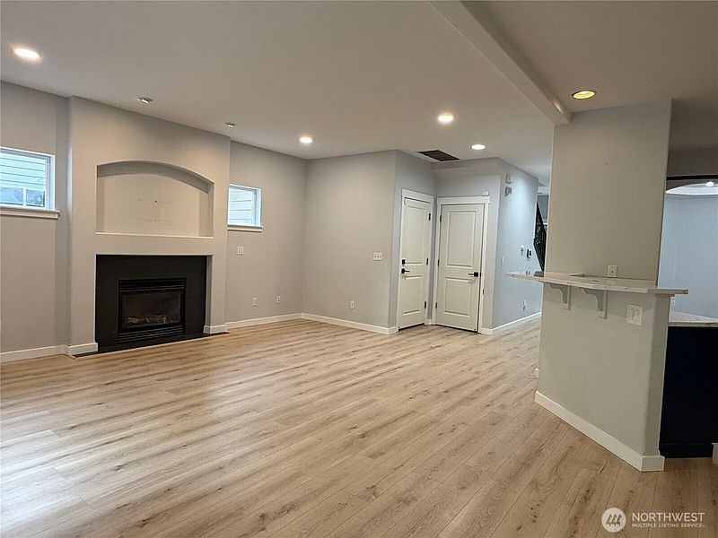 4th image of 1400 Weaver Way