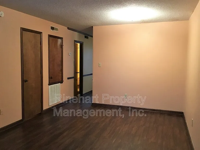 285 S Herlong Ave #F — Photo 4