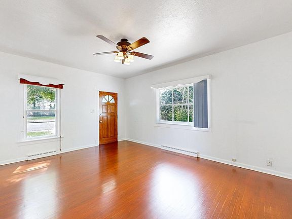 3rd image of 521 1st Ave