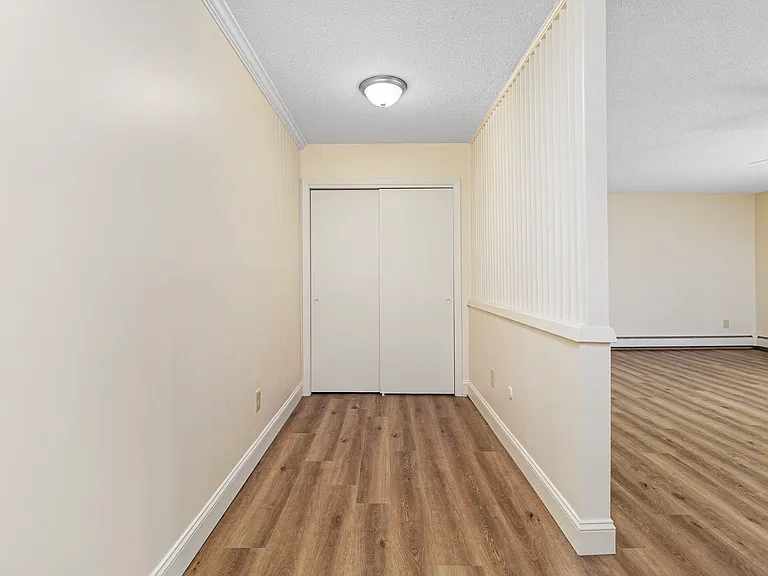 Parkway Apartments — Photo 40
