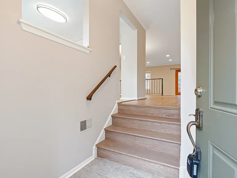 10106 Bosworth Ct — Photo 2