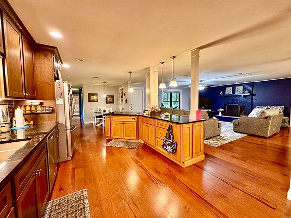 5th image of 124 Kathy Ln
