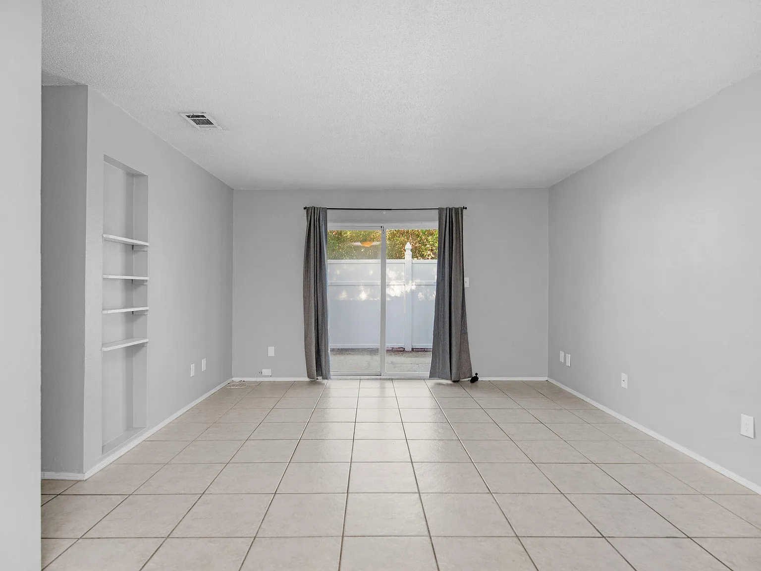 1 bed, 1.0 bath, 690 sqft, $1,200 — Photo 4