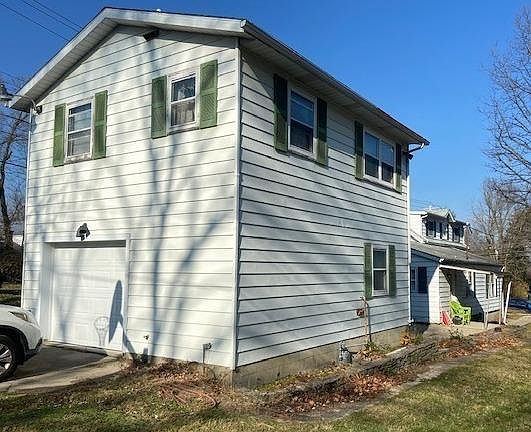 5th image of 215 W Vine St