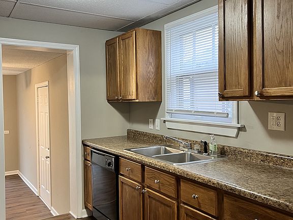 5th image of 310 Highmoor Dr