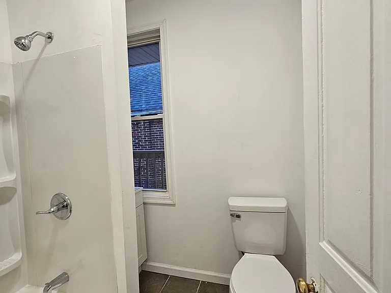 921 W Poplar St — Photo 12