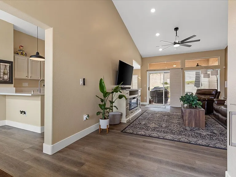 2705 Valley Downs Dr — Photo 6