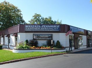 1042 Wayzata Blvd E, Wayzata, MN 55391