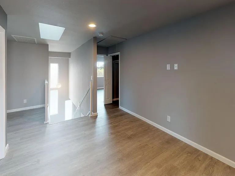 2410 Illinois St — Photo 13