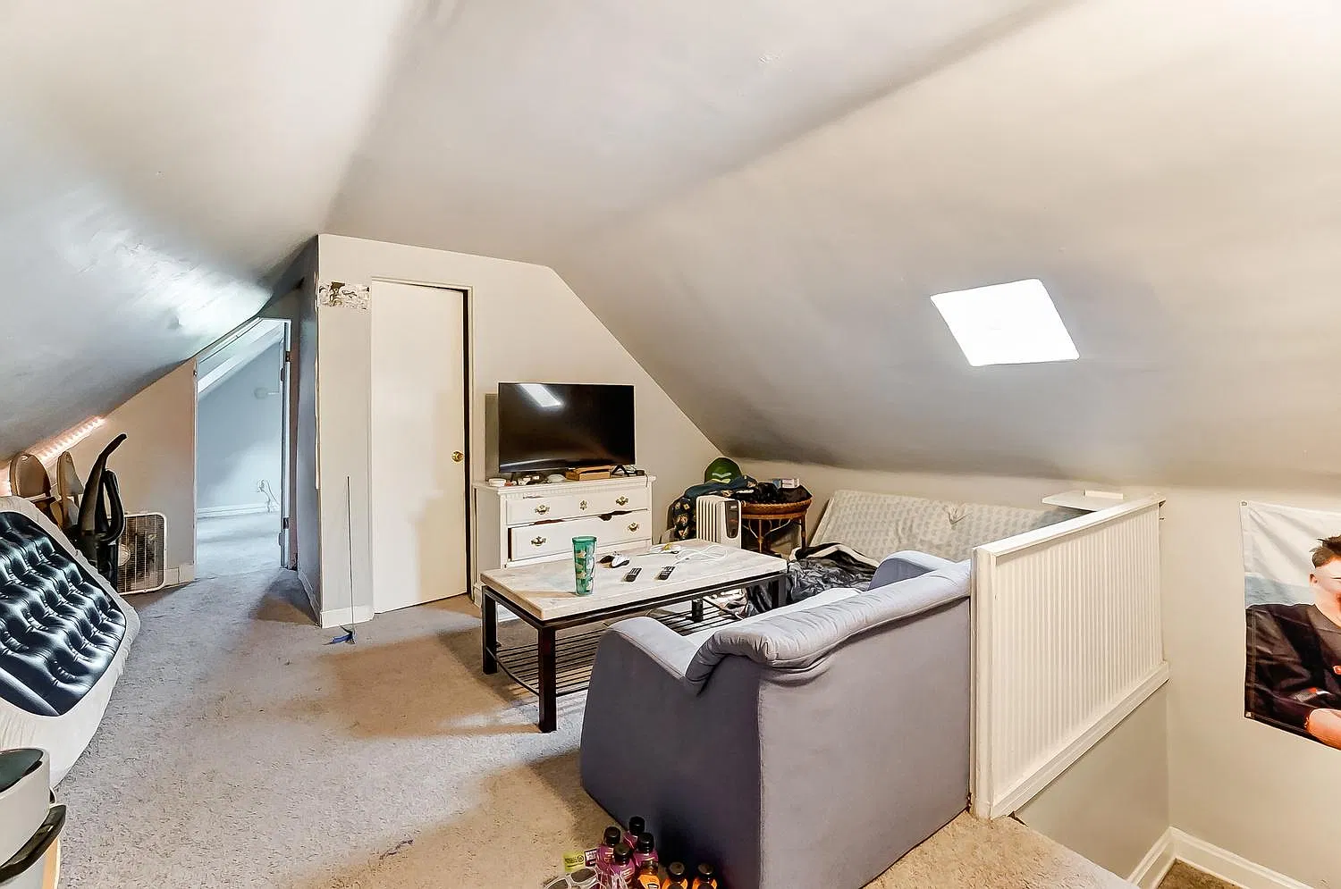 5 bed, 2.5 bath, 1978 sqft, $3,695 — Photo 1